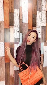 GENKING、100均アイテムで壁紙を張り替え「お家や家具をDIYするのが得意」