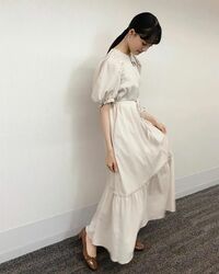 大友花恋、白のワンピース姿＆カメラ目線ショットに「可愛すぎてニヤけちゃった」の声