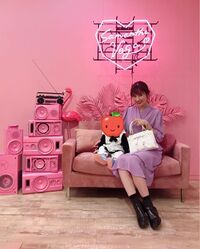 「凄くキュート」「ちっこくてかわいいね」熊田曜子、愛息との“キッズスペース2ショット”に反響