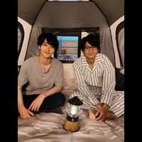 「激アツすぎて昇天」「イケメン×イケメン」横浜流星＆向井理の“テントの中”で微笑むショットにファン悶絶