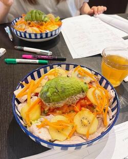  みきママ、大学の試験を控え自宅で友人と勉強「1教科あたり教科書1冊分」 