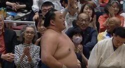 41歳・玉鷲が「尋常じゃない」 劣勢から一気の逆襲劇を大山親方も絶賛「ここでダメかなと」流れを変えた“押し返し”…館内歓声やまず