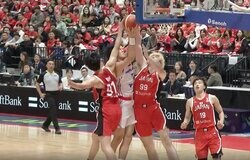 飛んでる… リアル桜木花道が“怪物ブロック”「カッコ良すぎ」 狙い撃ち“ハエ叩き”を炸裂「空中で時が止まった」