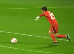 “なでしこジャパンの彩艶”が爆誕！？新鋭GKの55m低弾道フィードが話題「ザイオンばりやん」「キックもうまいのありがたい」