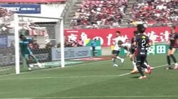 「理不尽すぎるわ」元日本代表GK権田修一、驚異の“超反応”セーブ連発「意味わからん」至近距離ヘディングシュートを完璧阻止した瞬間