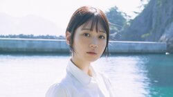 AKB48大盛真歩、お風呂で大胆な美肩頬杖＆笑顔弾けるビキニ姿など披露 1st写真集の先行カット公開