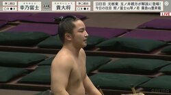 17歳の爽やか力士に館内からは「きゃー！」と黄色い声援 約50キロ差を跳ね返す豪快投げにまた歓声