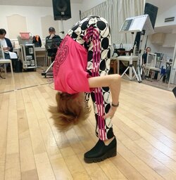 小柳ルミ子、“恒例”のストレッチ姿を公開「ここまで完璧だともはや芸術の域」と反響