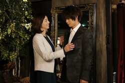 高岡早紀、窪田正孝に一目惚れ？　カリスマ女社長との出会いに翔ちゃんの運命は…『ヒモメン』第6話