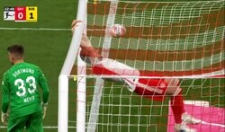 「何やってんだ！」ケインの“珍しいシュートミス”に観客が激怒…最強ストライカーがまさかのヘディング失敗→クロスバーにぶら下がって悔しがった一部始終