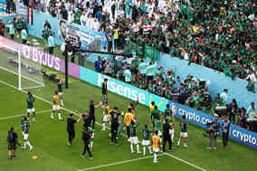 【W杯】世界に広がる日本人の“ゴミ拾い精神”　他国ファンの行為に驚き「これがあるべき平和の姿」