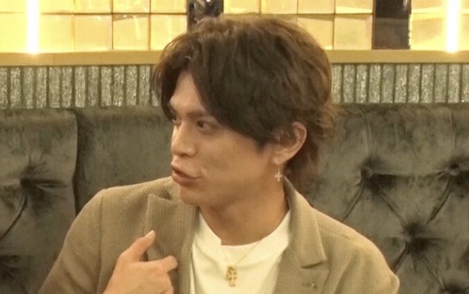 【写真・画像】山本裕典、46歳美魔女と密着ハグ「めっちゃ綺麗」　1枚目