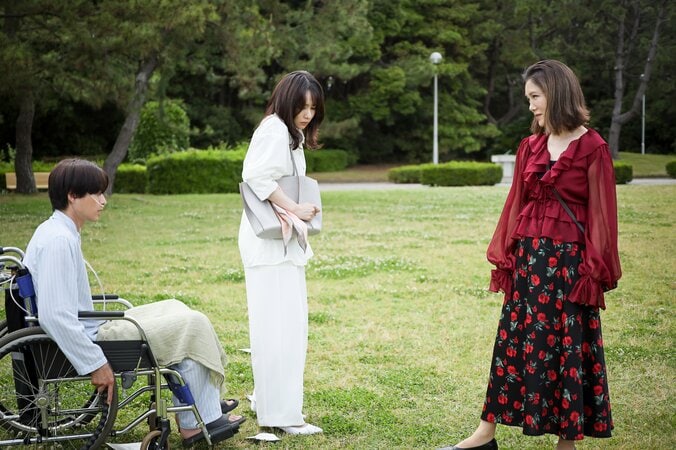 【写真・画像】「離婚なんてさせるわけないでしょーが！」 離婚届を引き裂き娘に“鉄拳制裁” 1億円強奪を目論む毒母の狂気 『余命3ヶ月のサレ夫』最終話　1枚目