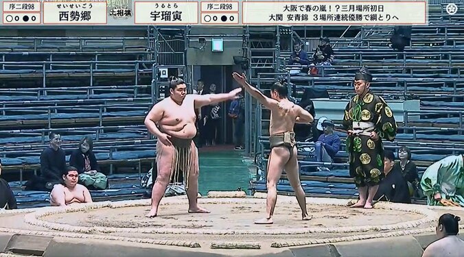 「肋骨が浮き出て…」「私より軽い力士きた」62キロ小兵に驚きの声 体重2倍超の巨漢を豪快になぎ倒して館内喝采 2枚目