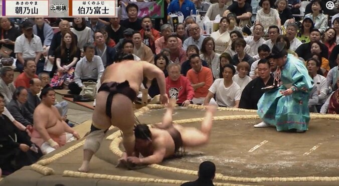 「大事なところを…」伯乃富士、想定外の珍事に苦悶 土俵下で苦笑いも「笑顔出てるw」「その時の対応だ」呼出が“トントン”でファンほっこり 2枚目