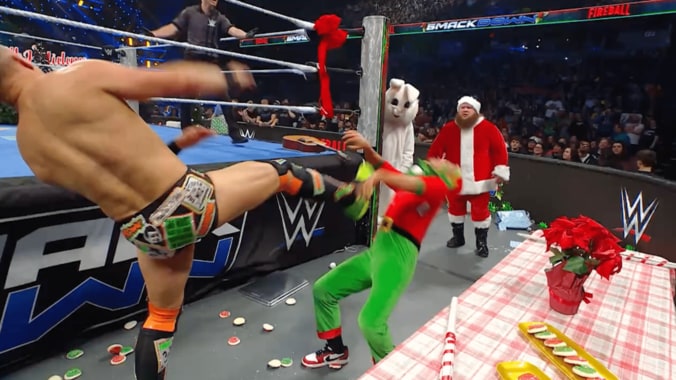 ミズに顔面キックをくらう戸澤