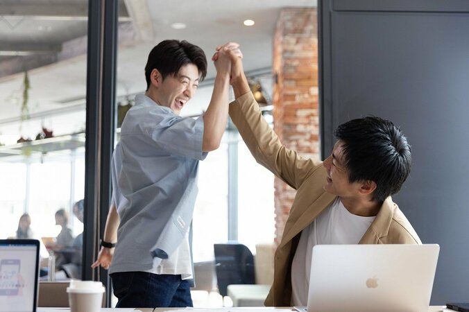 佐野玲於、友情に熱い大学生&若手起業家を好演！ファン「全然別人でびっくり」「ビジュ良すぎる」『会社は学校じゃねぇんだよ 新世代逆襲編』 4枚目