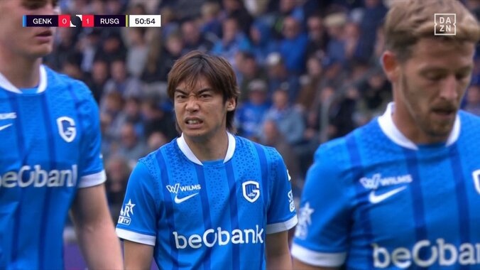 「さすが10番」伊東純也の圧巻コントロールショットにファン喝采「ナイスシュート」「すげーいいコース」右足インサイドで高精度シュートの瞬間 3枚目