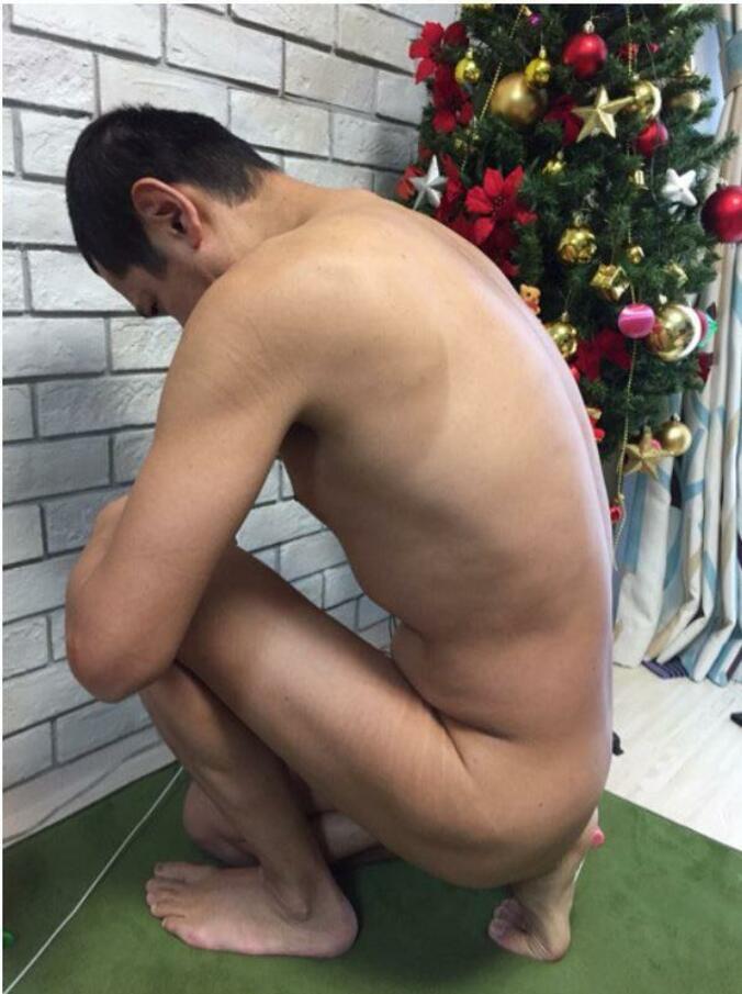 ノッチ、ターミネーター風の全裸写真を公開「ターミネーターおった！って言われ写メ撮らせてパチリ！」 1枚目