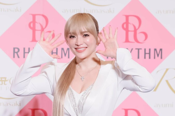 浜崎あゆみ、8年ぶりイベント出演でゴキゲン「庭にサウナ作りました。12人ぐらい入れますので来て下さい」とお誘いも飛び出す 8枚目