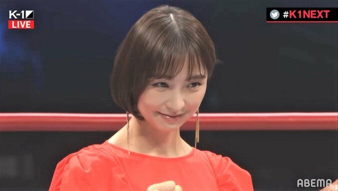 篠田麻里子、ラウンドガールで「可愛すぎやろ」「素敵です」視聴者騒然 1枚目