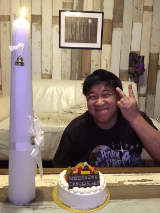 スギちゃん、結婚2周年を祝福　妻が作った“バナナメッセージ”に感激 1枚目