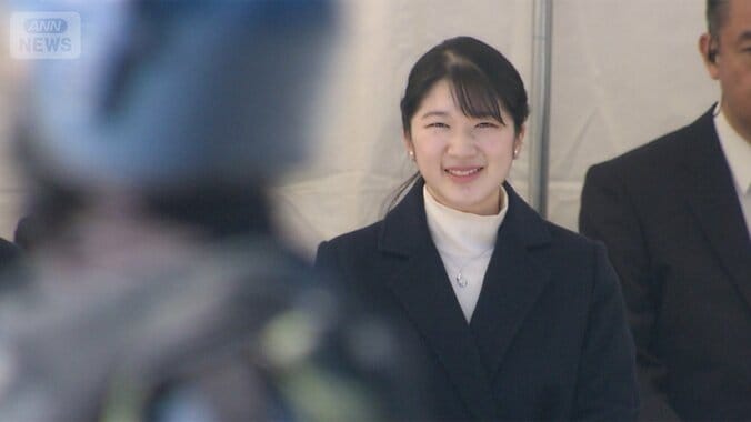 【愛子さま】笑顔で護衛馬や警備犬を見守る姿も　天皇ご一家が年頭視閲式に出席　「皇宮警察」創立140周年記念 1枚目