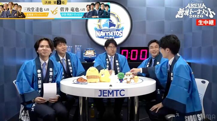 【写真・画像】そんなのアリ!?菅井竜也八段、決勝戦でのまさかの“新手”にファン爆笑「すぐ弟に甘えるw」「コレは草」/将棋・ABEMA地域トーナメント2026 2枚目
