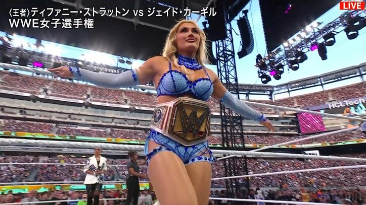 【写真・画像】美人リングアナの髪型が「ブル中野みたい」と話題 大一番で覚醒したスタイルにファン騒然　1枚目