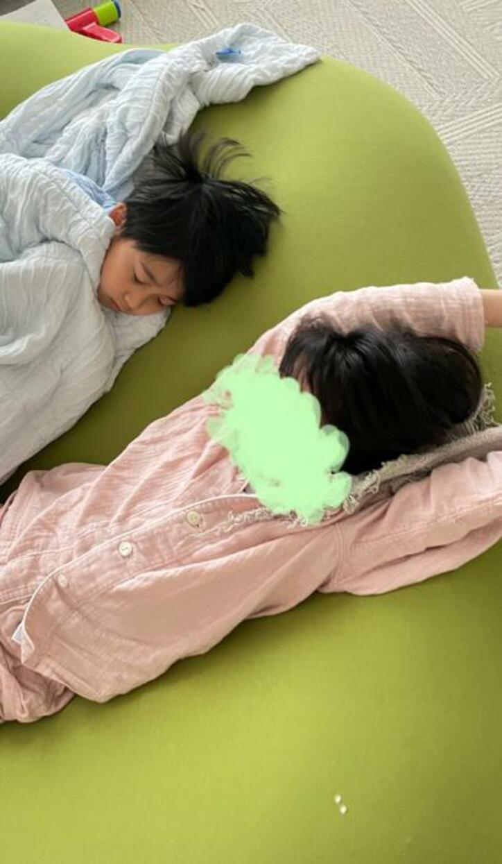  市川海老蔵、並んで眠る子ども達の姿を公開「可愛い」「ほっこり」の声 
