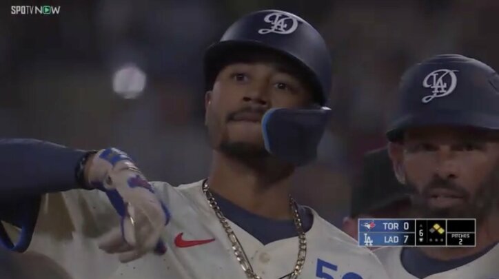 【映像】“大谷敬遠で燃える男”、相手グラブを弾き飛ばす怒りのタイムリー