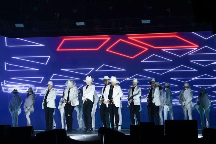 三代目JSBがファンと共に過ごしたクリスマス・イヴ、スペシャルな楽曲、愛のドッキリ、未来への誓い…いつまでも三代目でいるために【ライブレポート】