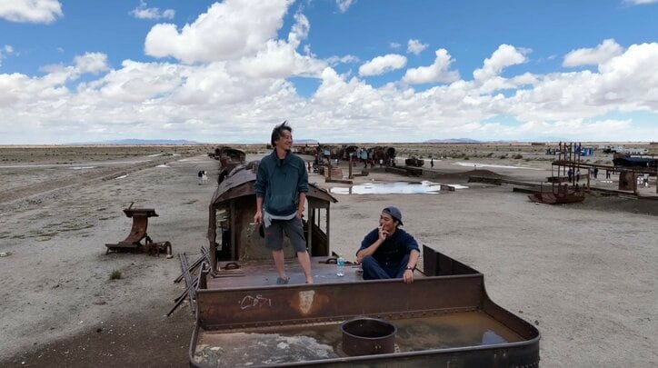 【写真・画像】東出昌大、不吉な予言がまたも的中「横転とか」南米で事故現場に遭遇 2枚目