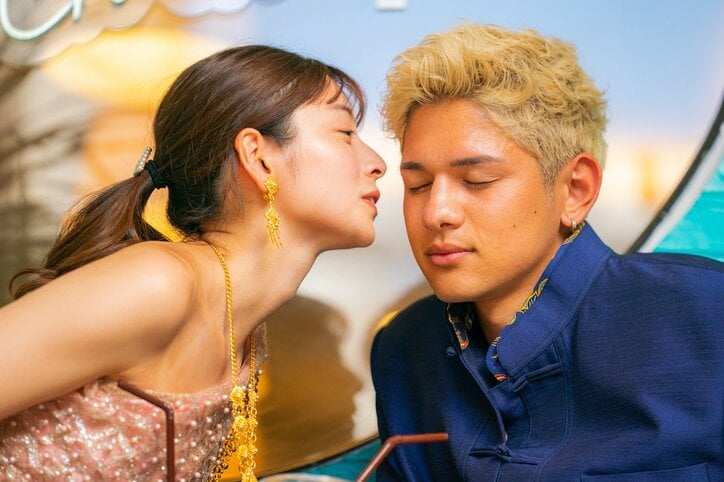 「目つむって」美人すぎるカフェ店員の可愛すぎるキスに悶絶