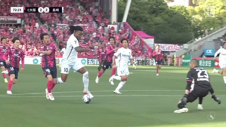 「逃走中のハンターもびっくりだわ」長崎の“重戦車”、相手をふっ飛ばしながらの60m爆速ドリブル弾炸裂！「実況だけ聞いたら競馬中継」「速さと決定力が別格すぎる」