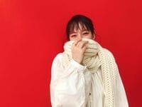 「強烈可愛いっス」吉岡里帆、“ふわふわ”なマフラーショットにファン悶絶