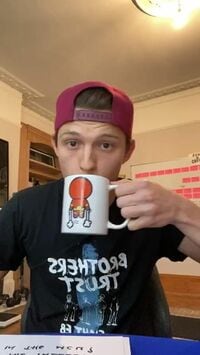 『スパイダーマン』俳優トム・ホランドがファンとマーベルクイズ大会 「明日もやって！」と大好評