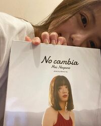 今田美桜、永野芽郁の写真集を手に添えセルフショット公開「2人ともガチ推し！！！！！」「かわいいの渋滞」の声