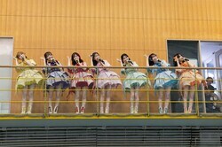 「もしやバレてる？」FRUITS ZIPPERが高校入学式にサプライズ潜入→“1人の男子高校生”の「ガン見」に大焦り