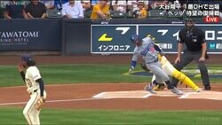 ドジャース・ベッツが復帰初打席で“大ハッスル” 内角攻めにヒヤリ→気合い入りまくりでまさかの事態に「ぶん回したw」