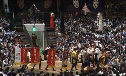 「いま何かと話題の…」大相撲、ひと際“目を引く”懸賞旗にファン驚き 「タイミングが絶妙すぎる」一体、何が起こった？