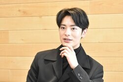 人気俳優・塩野瑛久が注目するアニメの作画クオリティ「アニメにしかできないカメラワークに感動する」