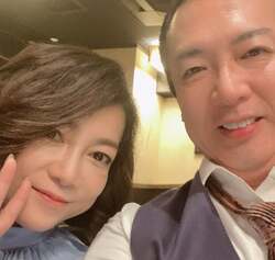 堀ちえみの夫、ディナーショーを終えた妻と打ち上げ「まだまだ食べます」