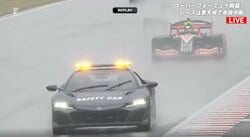 「NSXからの水が半端ない」セーフティカーの背後で“異例の光景” 巻き上がる水飛沫…レーサーも思わず苦笑