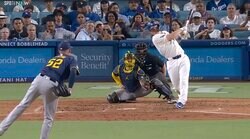 衝撃の“1試合3発”に球場騒然！“繰り返された”大谷翔平凡退→スミス本塁打の圧巻光景　「オールスターに出場する必要がある」名物記者も唸ったポール直撃弾の瞬間