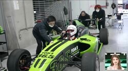 マギー、フォーミュラカーを体験走行 「ストレートはベタ踏みで…」時速200キロの“ガチ走行”シーンが話題に