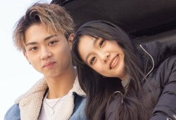 告白された回数17回 すらり美脚の高1美少女「あっためといた」手繋ぎ中のあざとセリフに胸キュン