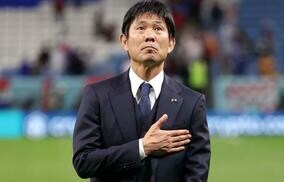 クロアチア戦後、誰もいないピッチを1人見つめる森保監督の背中が多くを物語る「涙が止まらん」「きっと清々しい表情だったのでは」