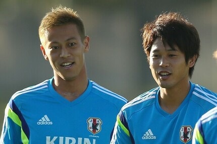 胸熱すぎる」カタールで再会した本田圭佑と内田篤人の2ショットに