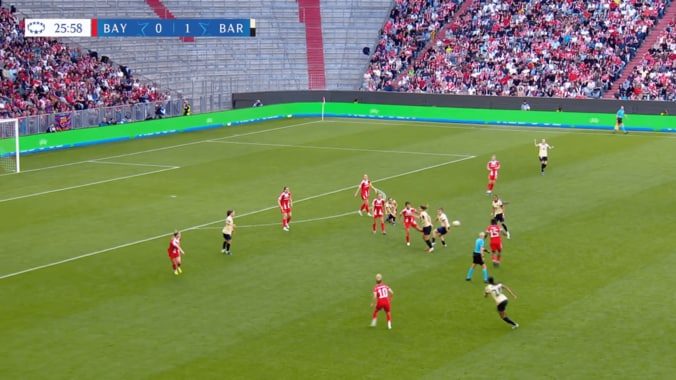 「ワールドクラスだ」バイエルン谷川萌々子、最強バルサを“絶品パス”で翻弄！「そこ通すか」敵2人を無力化【女子CL】 3枚目